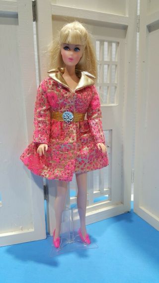 Vintage Barbie " Special Sparkle " 1468 Mod Era Brocade Evening Coat Gorgeous