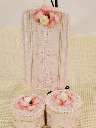 Artisan Hanger Garment Bag & Hat Boxes W Lids Vintage Dollhouse Miniature 1:12