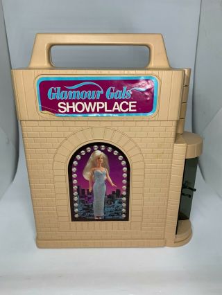 Vintage 1981 Kenner Glamour Gals Showplace With 17 Dolls & Accessories