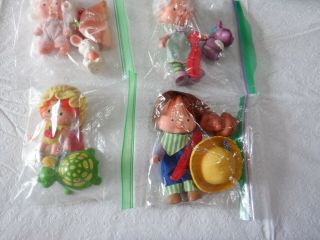 Set Of 4 Vintage Strawberry Shortcake Dolls Clothes,  Pets And Combs