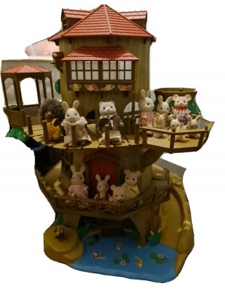 Sylvanian Families Old Oak Hollow Tree House & Accessories