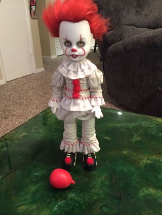 Mezco Toyz Living Dead Doll It Pennywise Clown Horror
