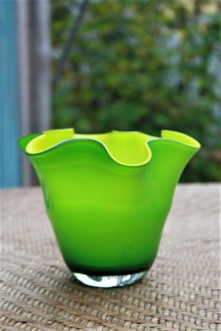 Gorgeous Designs China Art Glass Blown Vase Handkerchief Ruffle Green Yellow