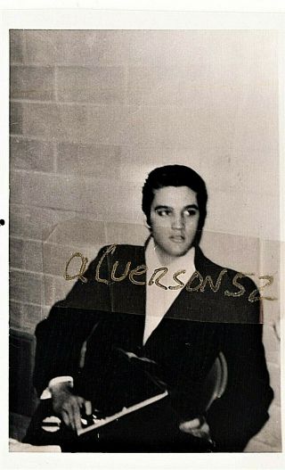 Elvis Presley Vintage B/w Candid Snapshot - Louisiana Hayride - Dec 15,  1956