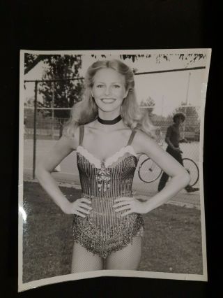 Cheryl Ladd 8x10 Candid Photo On The Set Of Charlie 