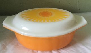 Vintage Pyrex Daisy Covered Casserole Dish 1 1/2 Qt Orange And Yellow 043