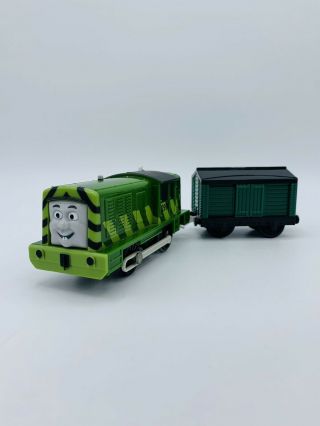 Motorized Salty’s Green Coat Of Paint W/ Car Thomas & Friends Trackmaster