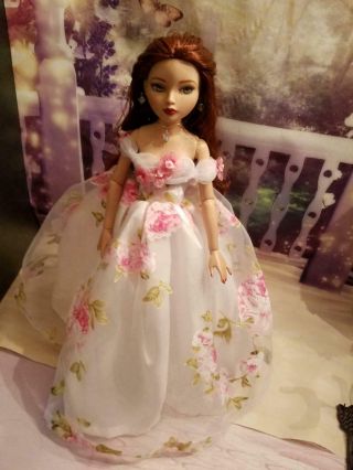 Ellowyne Doll Dressed In A White Rose Gown