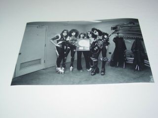 Kiss 8x12 Photo Peter Paul Ace Gene Backstage Cobo Alive Album Tour Jan 1976 10