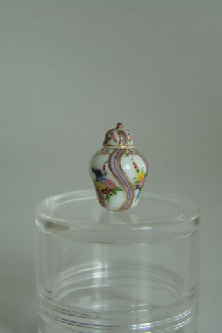 Vintage Artisan Jean Yingling Miniature Meissen Porcelain Style Tea Caddy 1980s 3