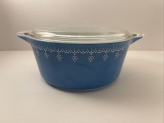 Vintage Pyrex Snowflake Blue Garland 2 1/2 Quart Casserole Dish No.  475 - B & Lid