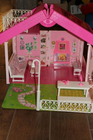 Vtg Barbie Fold N Fun Doll House Folds Into A Carrying Case Look 95,  Complete