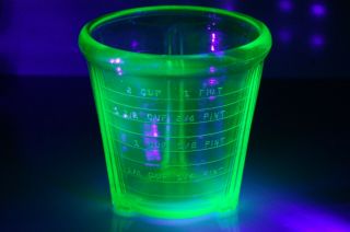 Vintage Green Depression Glass 2 Cup 1 Pint 16oz Measuring Cup Uranium Glass
