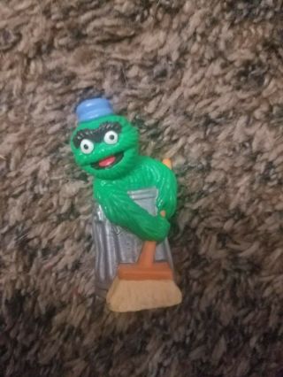 Vintage Sesame Street Oscar Grouch W/broom Pvc Figure Tara Toy
