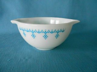 Vintage Pyrex Snowflake Blue Garland 441 Cinderella Mixing Bowl - 1 1/2 Pint
