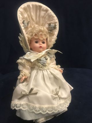 2000 Rare Madame Alexander Adorable Silk Victorian 26875 Doll