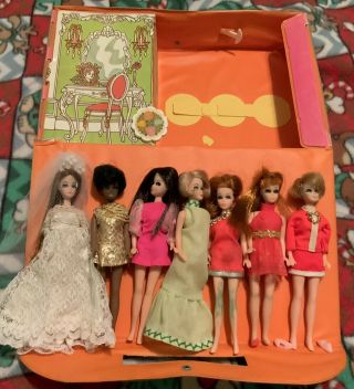 Vintage Dawn And Her Friends Doll Case And 7 Dolls