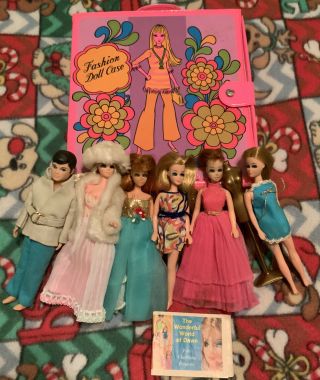 Vintage Fashion Dolls And Case For Lisa & Dawn And Others - 1971 Azrak Hamway