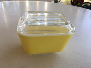 Vintage Yellow Pyrex 501 B 1.  5 Cup Refrigerator Dish With Lid