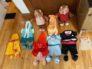 Teddy Ruxpin - - Set Of 2 Bears,  Grubby,  Connector Cord,  And Outfits