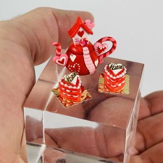 3 Pc Artisan Dollhouse Miniature Valentine’s Teapot & Cupcake Assortment 1/12