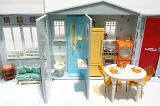 Barbie Totally Real Toy House & Furniture Mattel 2005 Folding Dollhouse Sounds