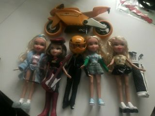 Small Bundle Of 6 Bratz Dolls & Motorbike