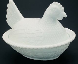 Vtg Indiana Hen On Nest White Milk Glass Covered Dish Beaded Edge Candy Nut