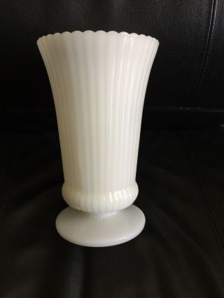 Vintage E.  O.  Brody Co.  7 3/4in Tall Milk Glass Vase M5000 With 4 3/4 Inch Diameter