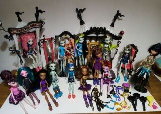 Monster High Dolls Bundle & Circus Scaregrounds Playset - Freak Du Chic Rochelle