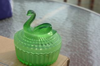 Vtg Jeanette Glass Swan Powder Lipstick Trinket Box Jar Dish LIGHT GREEN 2
