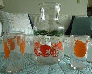 Vintage Mid - Century 1 Quart Orange Juice Carafe/pitcher And 3 Tiny Juice Glasses