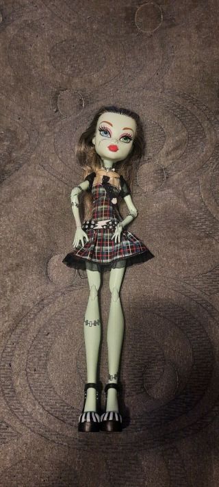 Monster High Frankie Stein Frightfully Tall 18 Inch Doll Clothes Shoes