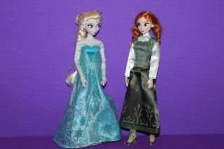 Disney Frozen Anna & Elsa Ice Skating Doll Set