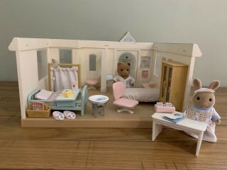 Sylvanian Families Cottage Hospital With Doctor,  Nurse & Accessories