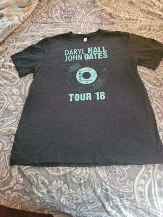 Daryl Hall John Oates Concert T Shirt Tour 18 Date/cities On Back.  Vinyl Record.