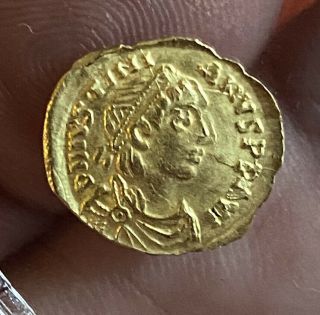 Authentic Ancient Bizantine Empire 527 - 565 Solid Gold Tremisis