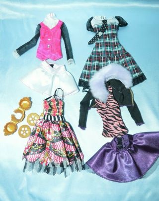 Monster High Frightfully Tall 17 " Doll 4 Dresses