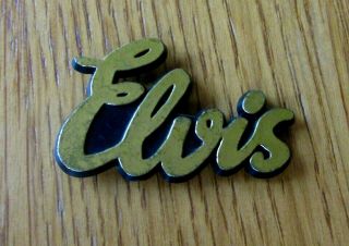 Elvis Presley Vintage Shaped Plastic Pin Badge From The 1970 
