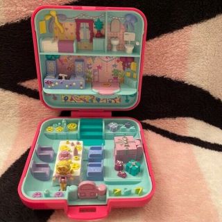Bluebird 1989 Vintage Polly Pocket Partytime Surprise Compact Toy & 1 Doll