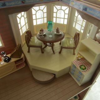 SYLVANIAN FAMILIES - HOUSE OF BRAMBLES DEPARTMENT STORE & PIPPINS CAFE 2