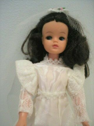 A Lovely Vintage Pedigree Sindy Doll In Satin & Lace Wedding Dress