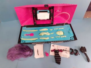 Monster High Create A Monster Design Lab Coffin Carrying Case 2011 - 65 Tattoos