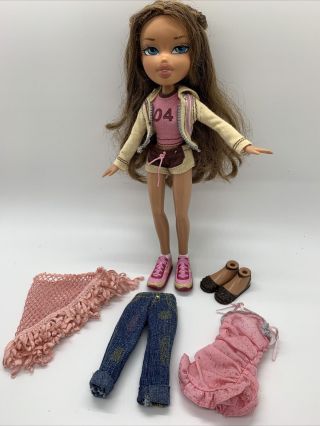 Bratz Back To School Class Yasmin Doll W/ Clothes Shoes Jacket Shawl,