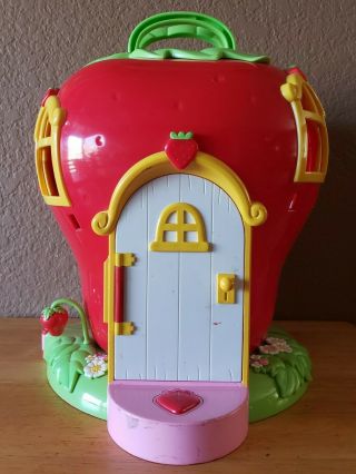 2003 Bandai Strawberry Shortcake Berry Sweet House Carry Case With Accessories