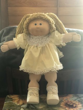 Cabbage Patch Kid With Clothes And Shoes Hm 1