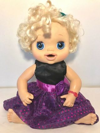 2010 Baby Alive Doll Real Surprises Blonde English Talks Drinks Hasbro Outfit