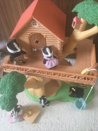 Sylvanian Families Tree House And Badger Family