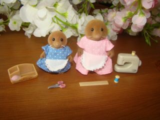 Sylvanian Families Calico Critters Sewing With Mother Set Moles