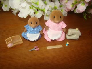 Sylvanian Families Calico Critters Sewing With Mother Set Moles 2